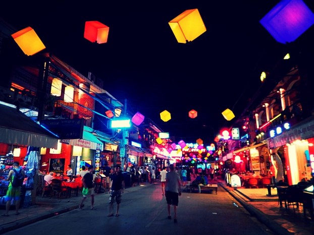 Siem-Reap-a-festive-road